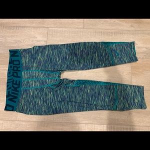 Nike 3/4 Length Compression Tights